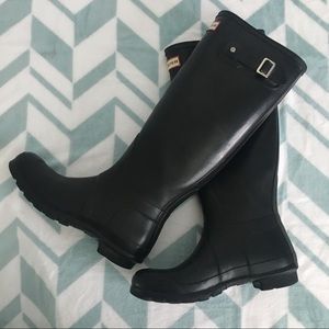{hunter} tall black boots